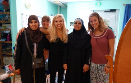 Kurzeinsatz mit der DMG: Birte Hartung (rechts außen) und Röndigs Susanna (mitte) mit Migrantenfrauen in Frankreich.